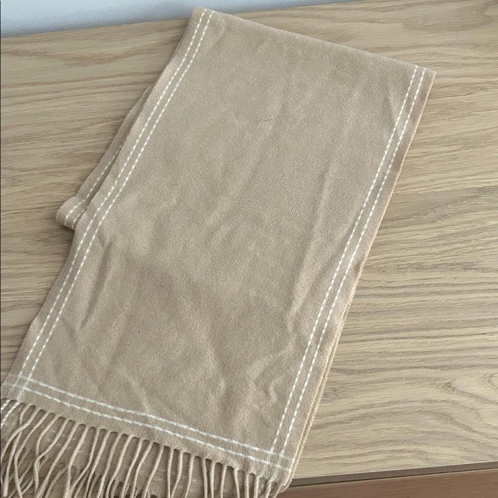 Cashmere elegant Beige Scarf with Fringe